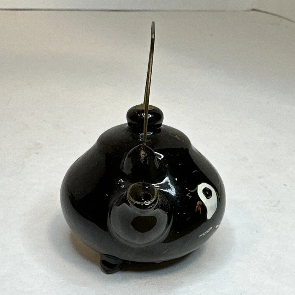 Tea Pot Salt & Pepper Shakers - Vintage Hand Painted Made in Japan